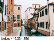 narrow streets and canals of Venice Italy. Стоковое фото, агентство Ingram Publishing / Фотобанк Лори