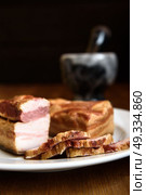 smoked pork ribs on white plate on wooden background. Стоковое фото, агентство Ingram Publishing / Фотобанк Лори