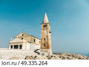 Church of Our Lady of the Angel on the beach of Caorle Italy, Santuario della Madonna dell’Angelo. Стоковое фото, агентство Ingram Publishing / Фотобанк Лори