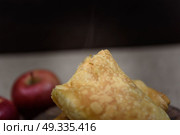Apple strudel on wooden end of a tree with apples, cinnamon and star anise. Стоковое фото, агентство Ingram Publishing / Фотобанк Лори