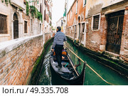 narrow streets and canals of Venice Italy. Стоковое фото, агентство Ingram Publishing / Фотобанк Лори