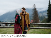 pair of lovers in the Carpathian mountains in national costumes. Стоковое фото, агентство Ingram Publishing / Фотобанк Лори