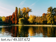 Autumn Season In Bucharest Park Landscape. Стоковое фото, агентство Ingram Publishing / Фотобанк Лори