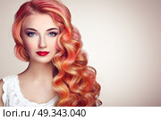 Beauty Fashion Model Girl with Colorful Dyed Hair. Girl with perfect Makeup and Hairstyle. Model with perfect Healthy Dyed Hair. Rainbow Hairstyles. Стоковое фото, агентство Ingram Publishing / Фотобанк Лори