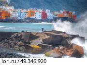 Puerto de la Cruz. fisherman standing on the dock and goes fishing. Big waves. Стоковое фото, агентство Ingram Publishing / Фотобанк Лори