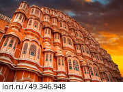 Hawa Mahal - a five-tier harem wing of the palace complex of the Maharaja of Jaipur, built of pink sandstone in the form of the crown of Krishna. Стоковое фото, агентство Ingram Publishing / Фотобанк Лори