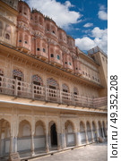 Hawa Mahal  is a harem in the palace complex of the Jaipur Maharaja, built of pink sandstone in the form of the crown of Krishna. Hawa Mahal. Стоковое фото, агентство Ingram Publishing / Фотобанк Лори