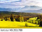 Sunset in Tatra Mountains, Poland. Mountain ridge over cloudy sky. Evening light in spring. Sunset in Tatra Mountains, Poland. Стоковое фото, агентство Ingram Publishing / Фотобанк Лори