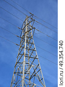 Electric tower view from below blue sky. Electric tower view from below under blue sky. Стоковое фото, агентство Ingram Publishing / Фотобанк Лори