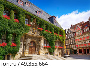 Rathaus Quedlinburg facade in Harz Saxony Anhalt Germany. Rathaus Quedlinburg facade in Harz Germany. Стоковое фото, агентство Ingram Publishing / Фотобанк Лори