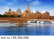 Dresden skyline reflecion in Elbe river in Saxony of Germany. Dresden skyline and Elbe river in Saxony Germany. Стоковое фото, агентство Ingram Publishing / Фотобанк Лори
