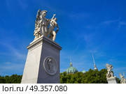 Berlin Schlossbrucke bridge Statues in Germany. Berlin Schlossbrucke bridge Statues near Cathedral in Germany. Стоковое фото, агентство Ingram Publishing / Фотобанк Лори