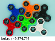 fidget spinners on blue background, popular relaxing toy, generic design, top view. fidget spinner, popular relaxing toy, generic design. Стоковое фото, агентство Ingram Publishing / Фотобанк Лори