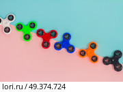 trendy fidget spinners - styled pop art flat lay scene with generic design spinners. fidget spinner, popular relaxing toy, generic design. Стоковое фото, агентство Ingram Publishing / Фотобанк Лори