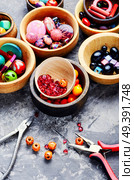 Variety of shapes and colors beads to make a bead necklace.Jewelry making and beading. Colorful beads in wooden bowls. Стоковое фото, агентство Ingram Publishing / Фотобанк Лори
