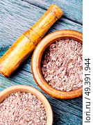 Grinded rhizomes of plant iris in mortar.Herbal medicine.Herbalism. Grinded rhizomes of iris. Стоковое фото, агентство Ingram Publishing / Фотобанк Лори