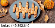 Homemade cookies in the form of terrible human finger. Homemade halloween cookies. Стоковое фото, агентство Ingram Publishing / Фотобанк Лори