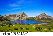 Enol lake at Picos de Europa in Asturias of Spain. Стоковое фото, агентство Ingram Publishing / Фотобанк Лори