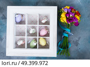 Easter tic tac toe game with eggs and rabbits in box - pastel colors and rustic style. Easter eggs in box. Стоковое фото, агентство Ingram Publishing / Фотобанк Лори