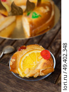 Roscon de Reyes traditional spanish cake for Epiphany Day. Roscon del Reyes. Стоковое фото, агентство Ingram Publishing / Фотобанк Лори