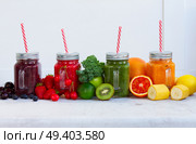 Colorful smoothy drinks in glass jars with igredients. Fresh smoothy drink with igredients. Стоковое фото, агентство Ingram Publishing / Фотобанк Лори