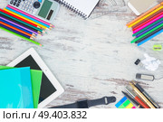 back to school hero header with school supplies on wooden table. back to school frame. Стоковое фото, агентство Ingram Publishing / Фотобанк Лори