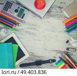 back to school hero header with school supplies on wooden table, copy space on wooden table, retro toned. back to school frame. Стоковое фото, агентство Ingram Publishing / Фотобанк Лори