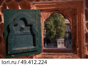 Hawa Mahal  is a harem in the palace complex of the Jaipur Maharaja, built of pink sandstone in the form of the crown of Krishna. Стоковое фото, агентство Ingram Publishing / Фотобанк Лори