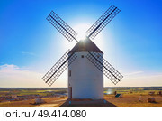 Mota del Cuervo windmills in Cuenca at Castile la Mancha of spain. Стоковое фото, агентство Ingram Publishing / Фотобанк Лори