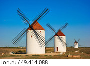 Mota del Cuervo windmills in Cuenca at Castile la Mancha of spain. Стоковое фото, агентство Ingram Publishing / Фотобанк Лори