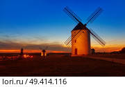 Mota del Cuervo windmills in Cuenca at Castile la Mancha of spain. Стоковое фото, агентство Ingram Publishing / Фотобанк Лори