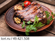 Grilled sliced barbecue pork rib on a rustic wooden background. Tasty roasted ribs. Стоковое фото, агентство Ingram Publishing / Фотобанк Лори