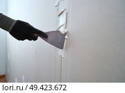 laminated plasterboard plastering join detail spatula and hand. Стоковое фото, агентство Ingram Publishing / Фотобанк Лори
