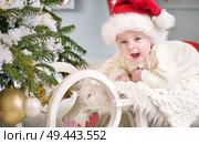 Portrait of a cute litle son celebrating Christmas. Стоковое фото, агентство Ingram Publishing / Фотобанк Лори