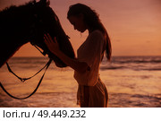 Calm sensual woman cuddling a majestic stallion. Стоковое фото, агентство Ingram Publishing / Фотобанк Лори
