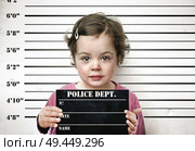 Little girl posing with a prison board. Стоковое фото, агентство Ingram Publishing / Фотобанк Лори