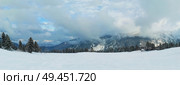 Beautiful panorama winter Pirin mountains above the clouds with snowy fir trees and mount peaks in Bansko, Bulgaria. Стоковое фото, агентство Ingram Publishing / Фотобанк Лори