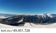 Bansko resort panoramic view with ski slope in the forest and snow trees, Bulgaria. Стоковое фото, агентство Ingram Publishing / Фотобанк Лори
