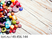 Variety of shapes and colors to make a bead necklace. Colorful beads on wooden surface. Стоковое фото, агентство Ingram Publishing / Фотобанк Лори