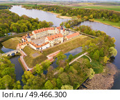 Aerial top view of Medieval castle in Nesvizh. Niasvizh ancient town in spring. Minsk Region, Belarus. Стоковое фото, агентство Ingram Publishing / Фотобанк Лори
