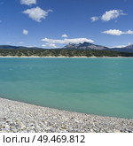 Scenic view of Abraham Lake with mountains in the background, David Thompson Highway, Clearwater County, Alberta, Canada. Стоковое фото, агентство Ingram Publishing / Фотобанк Лори