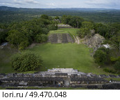 Elevated view of Ancient Mayan Archaeological Site, San Jose Succotz, Cayo District, Belize. Стоковое фото, агентство Ingram Publishing / Фотобанк Лори