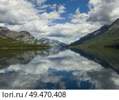 Lake with mountain range in the background, Waterton Lake, Waterton-Glacier International Peace Park, Waterton Lakes National Park, Alberta, Canada. Стоковое фото, агентство Ingram Publishing / Фотобанк Лори