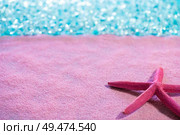 Starfish in pink sand beach and tropical sea aqua turquoise water. Стоковое фото, агентство Ingram Publishing / Фотобанк Лори