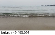 Light sea surf on a sandy shore on a foggy morning. Calmness, peace, balance. Стоковое видео, видеограф Кирилл Зотов / Фотобанк Лори