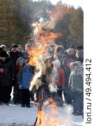 Burning Winter effigy at Shrovetide (2009 год). Редакционное фото, фотограф Александр Подшивалов / Фотобанк Лори