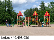 Детская игровая площадка в парке имени 900-летия города Минска. Беларусь, Заводской район, Чижовка. Редакционное фото, фотограф Валерия Сасим / Фотобанк Лори