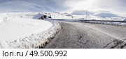 Spain, Andalusia, Granada. Panoramic view of ski resort of Sierra Nevada in winter, full of snow. Travel and sports concepts.. Road in ski resort of Sierra Nevada in winter, full of snow. Стоковое фото, агентство Ingram Publishing / Фотобанк Лори