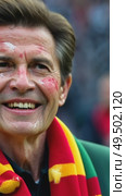 A close-up of a fan's face streaked with emotions of disappointment, their team's scarf clutched tightly, big sport stadium full. Стоковое AI-видео, аниматор Sergey Grishin / Фотобанк Лори