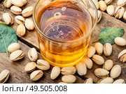 Pistachio nuts,healthy snacks.Salted pistachios for beer.Pistachio nuts in the bowl. Pistachio nuts in a bowl. Стоковое фото, агентство Ingram Publishing / Фотобанк Лори